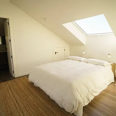 Maravillosa Casa Con Porche Y Jardin Галисано