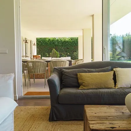 Maravillosa Casa Con Porche Y Jardin * Галисано