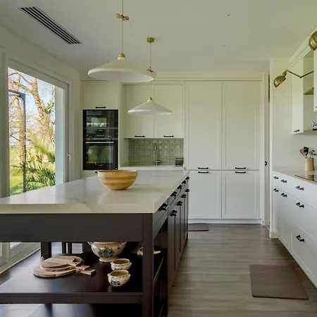 Maravillosa Casa Con Porche Y Jardin * Галисано